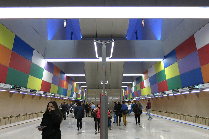 Illustration for article titled La nueva lĂnea de metro de Budapest es un psicodĂ©lico viaje de diseño